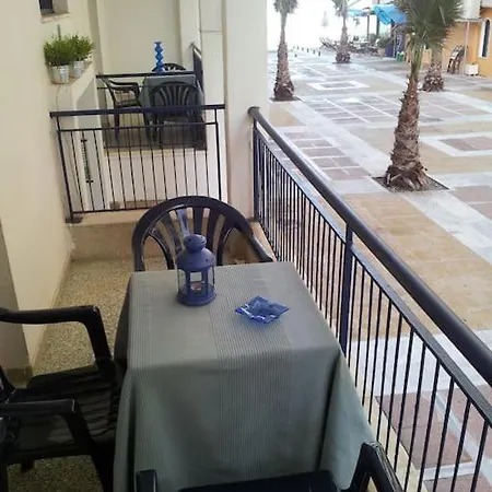 Cozy Seaside Appartamento Loutráki