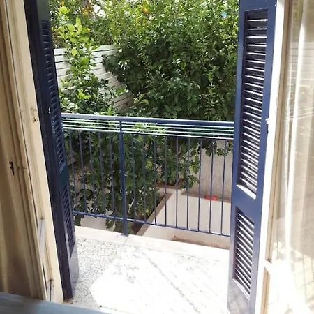 Cozy Seaside Apartment Loutraki (Corinthia)