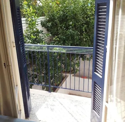 Cozy Seaside Apartment Loutráki